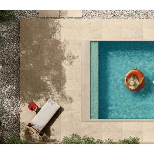 20mm meszko hatasu medence terasz burkolat 2cm kohatasu vilagos terasz jarda mediterran rusztikus travertin burkolas nelkul koagyba fektetheto r11.jpg